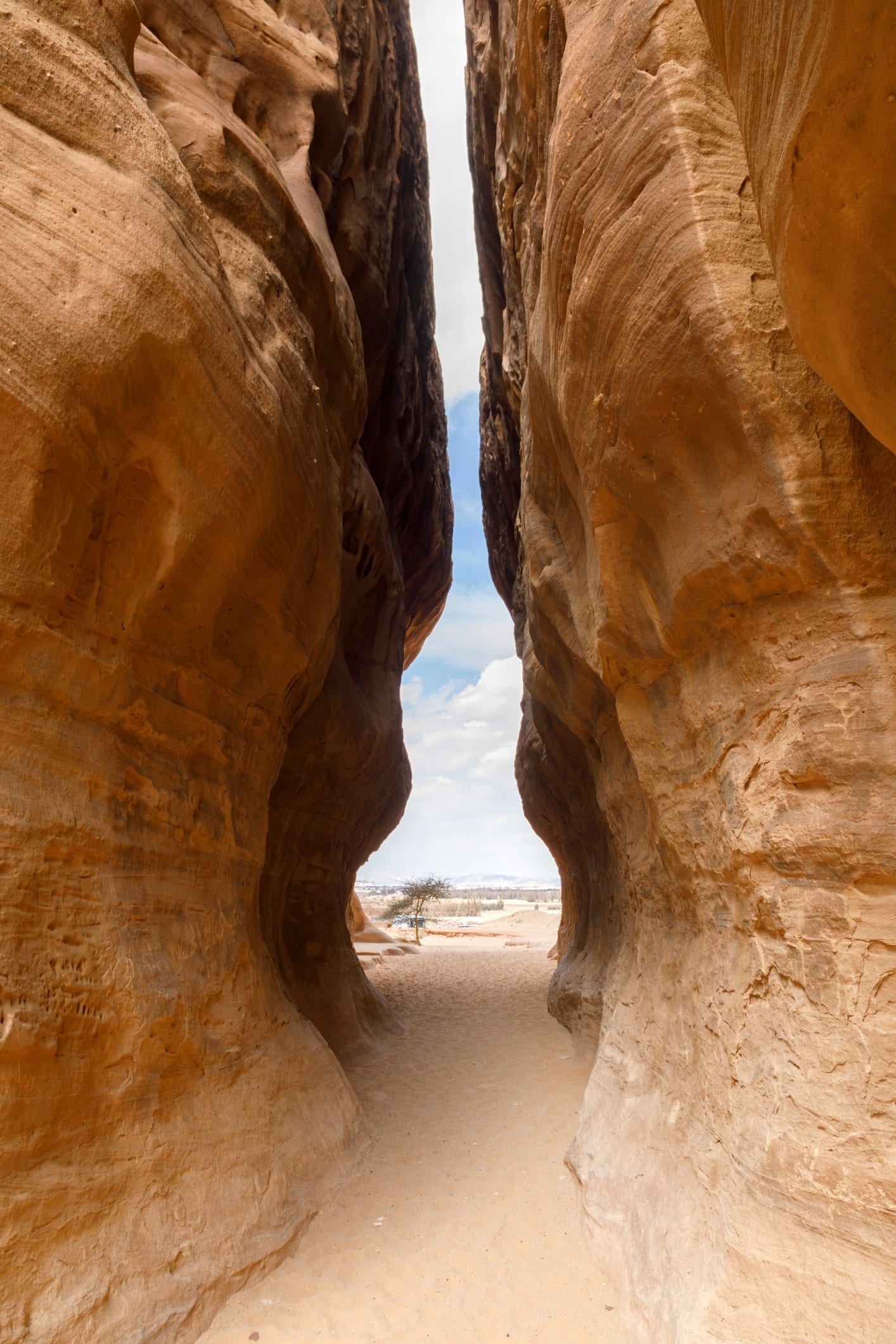 Hegra, o cómo desenvolver la joya nabatea oculta en el desierto de Arabia Saudí